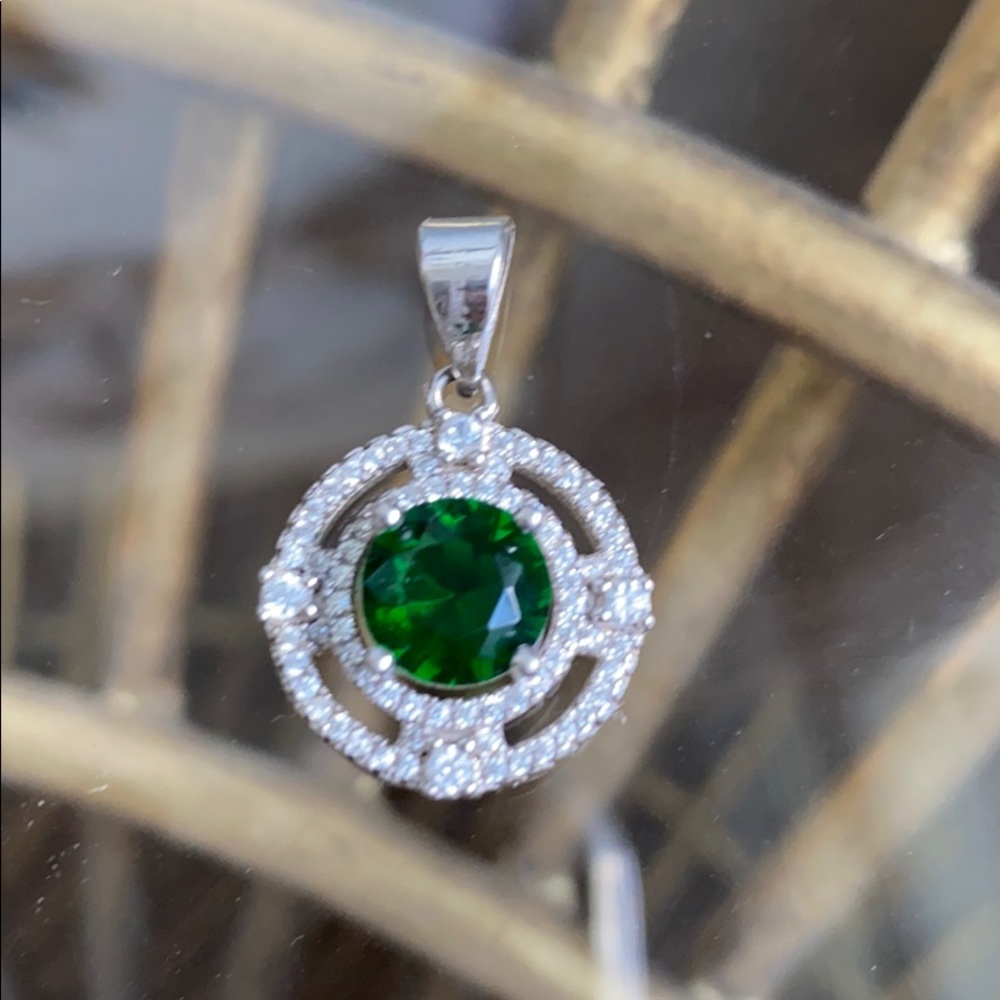 .925 SS emerald & AAA Australia crystals pendant